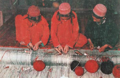 (image for) Afghanistan Postcard Embroidery Afghan Women