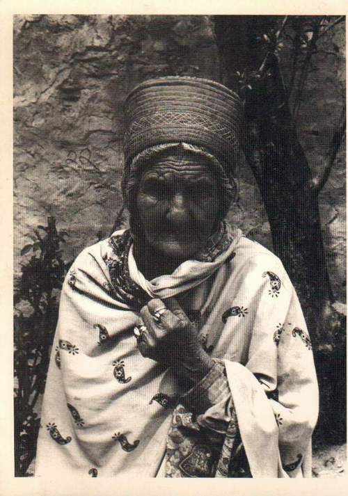 (image for) Pakistan Beautiful Postcard Old Woman Of Passu Swat